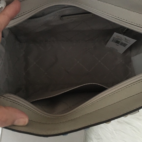 Last one✨Michael Kors MD studded Selma Satchel - Picture 6 of 8